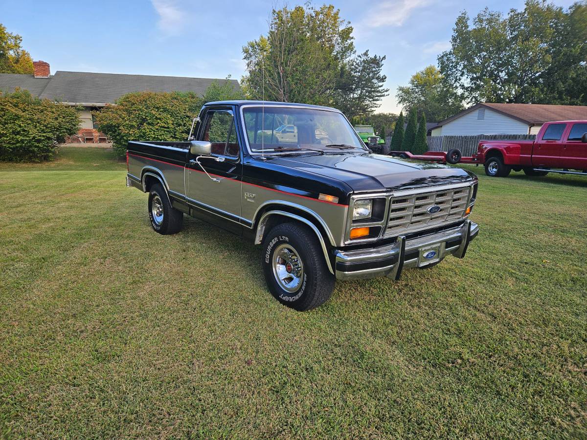 Ford-F150-1985-4