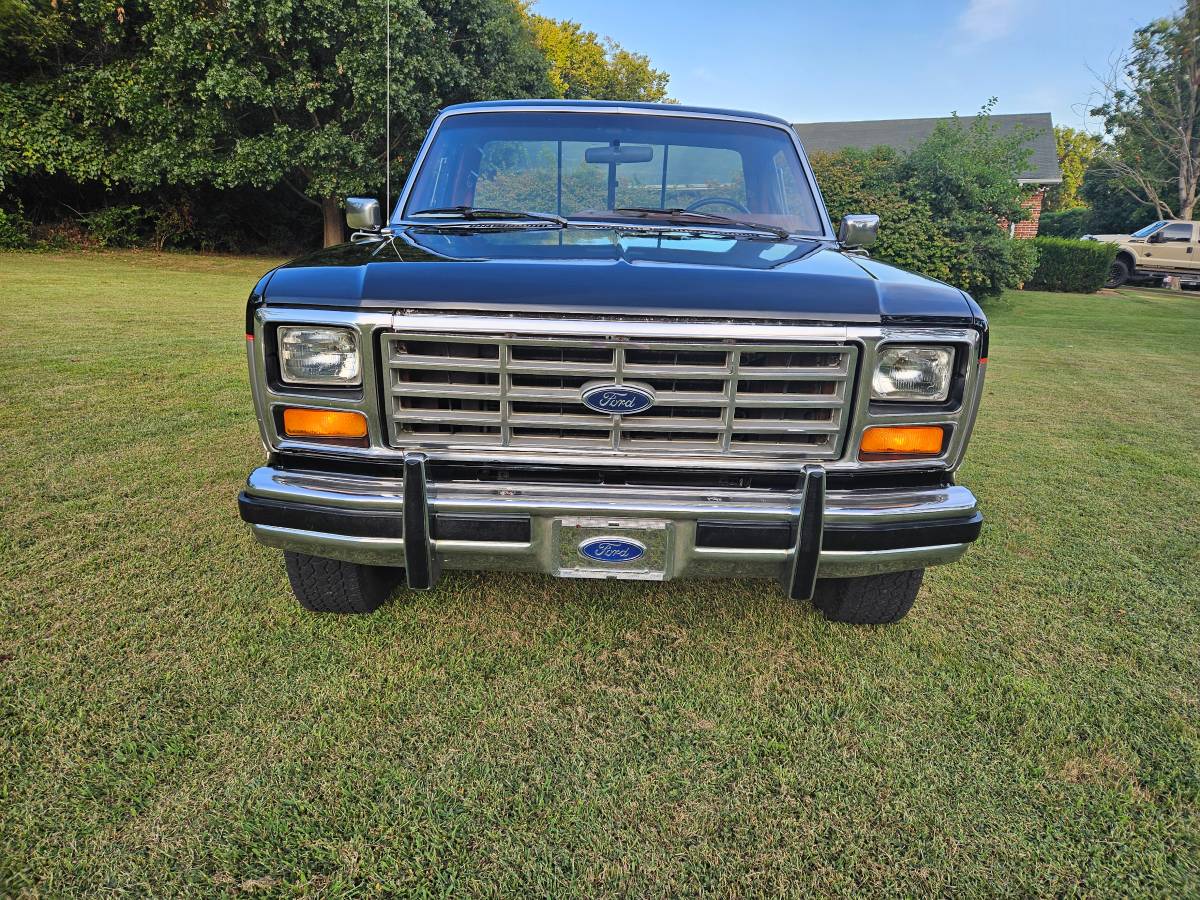 Ford-F150-1985-6