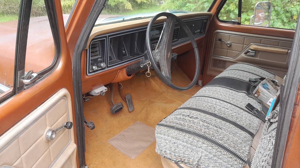 Ford-F250-camper-special-1977-3