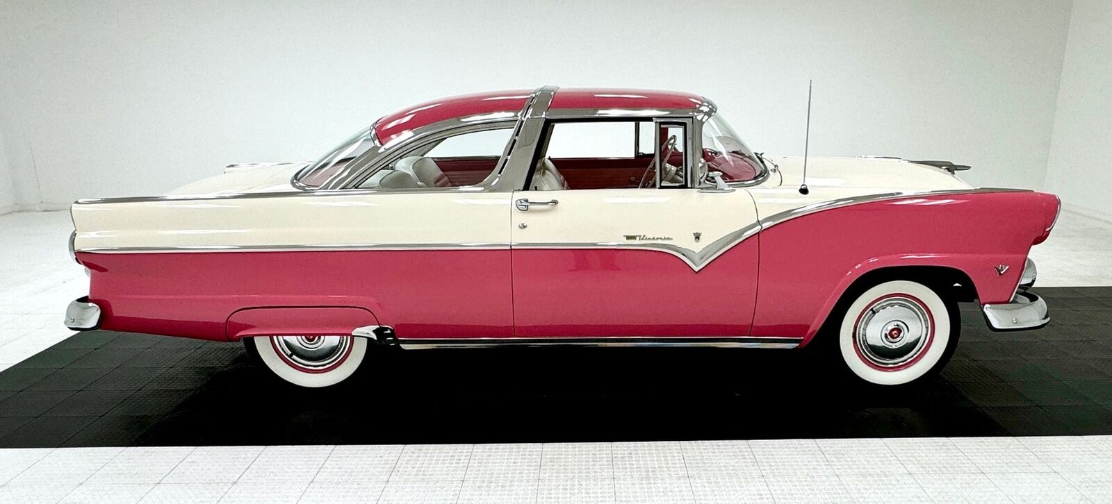 Ford-Fairlane-1955-5