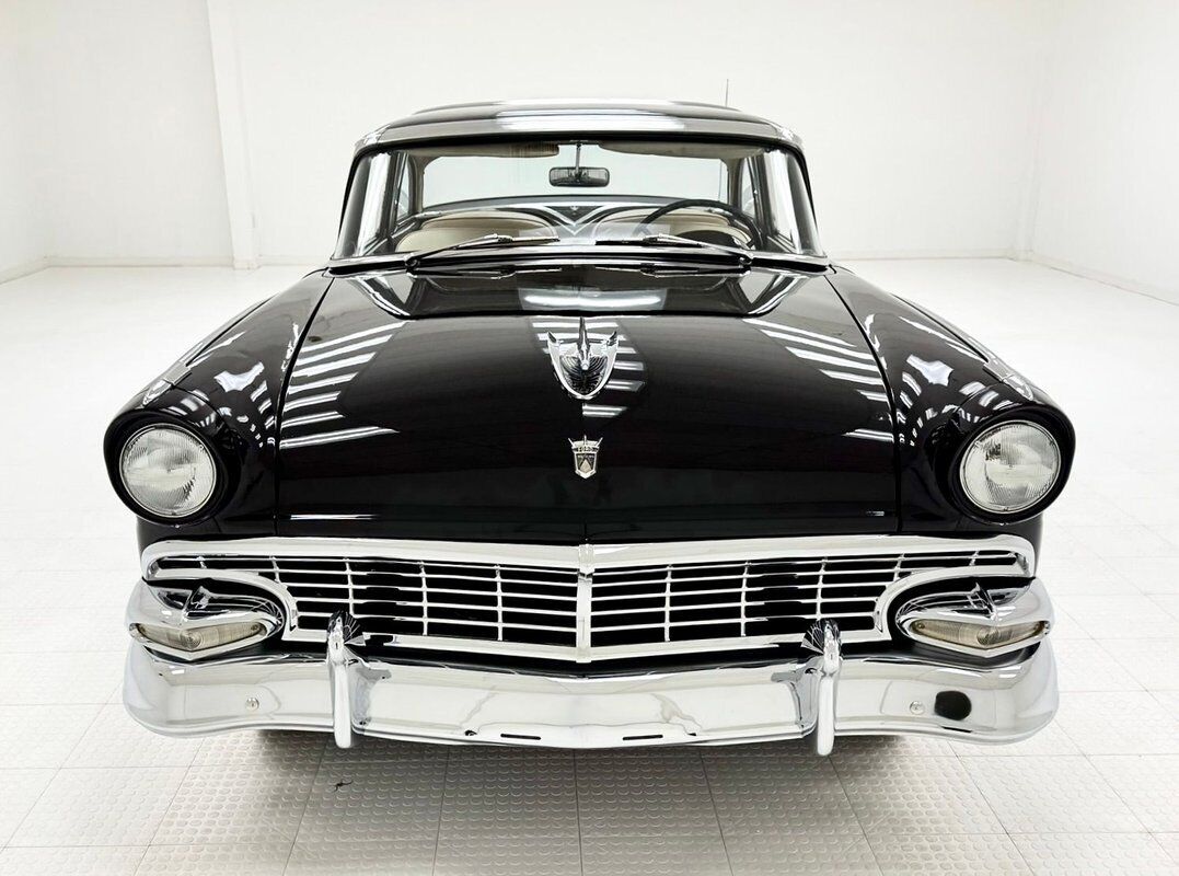 Ford-Fairlane-1956-7