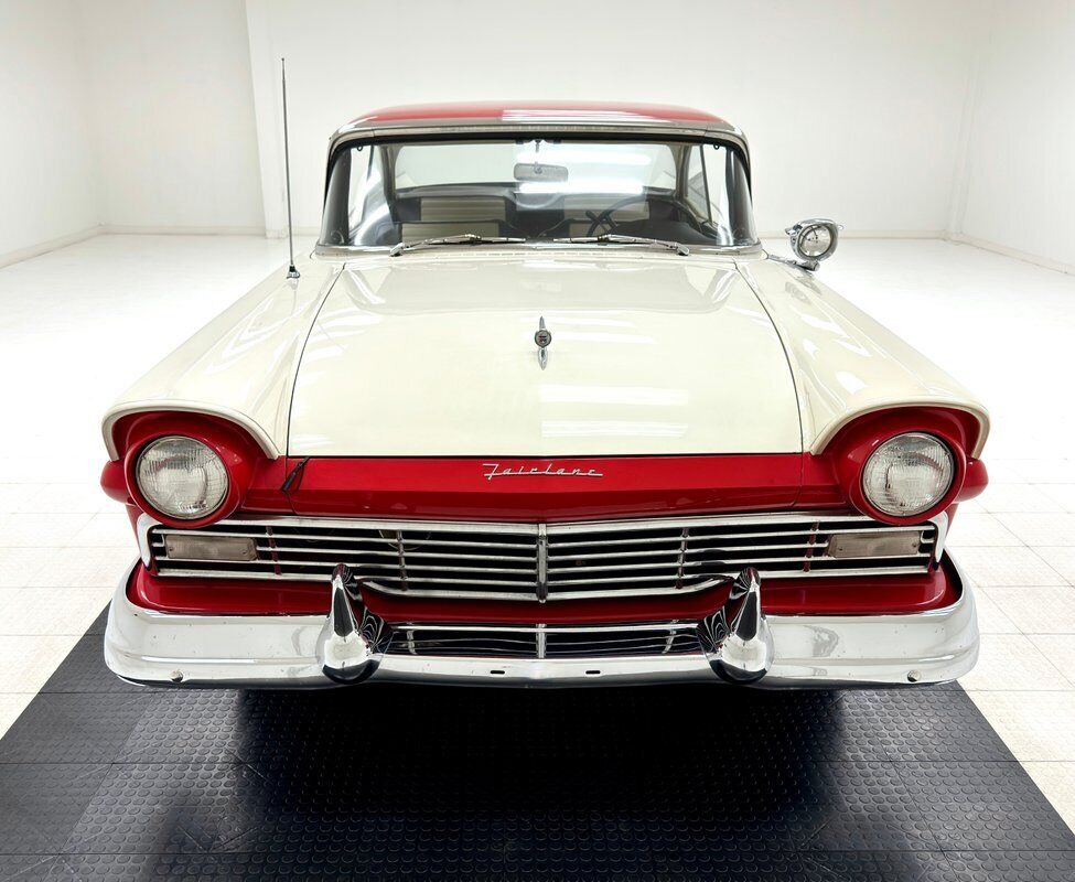 Ford-Fairlane-1957-7