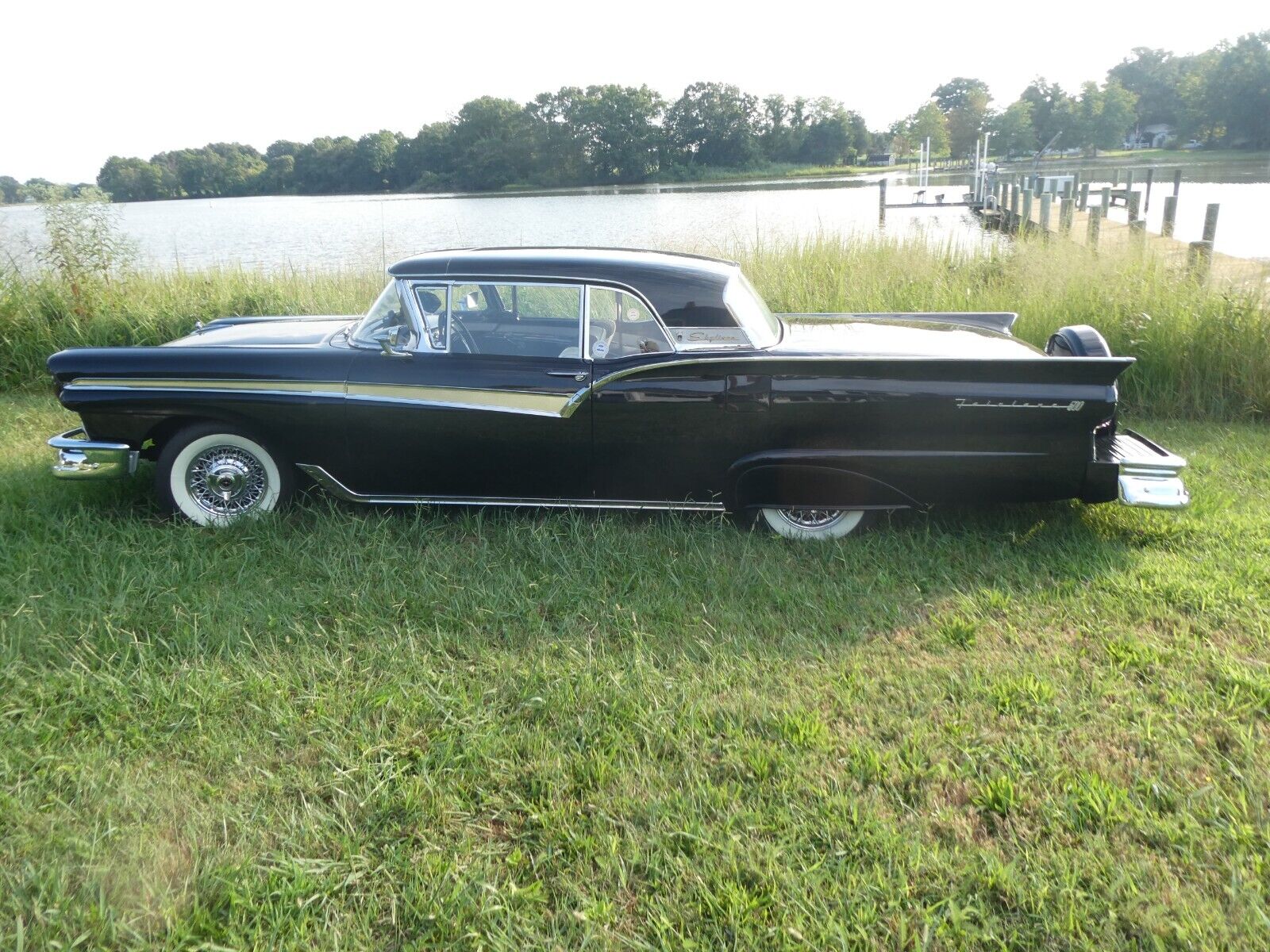 Ford-Fairlane-Cabriolet-1957-19