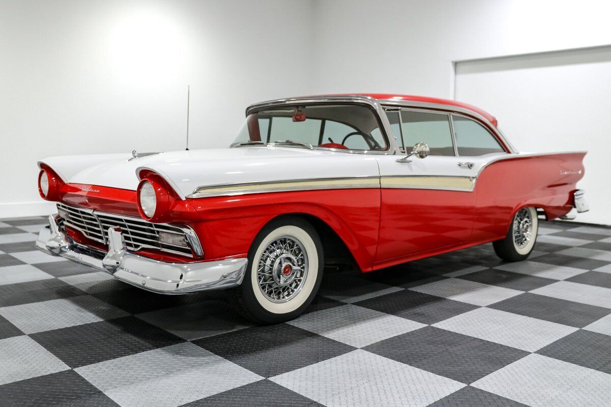 Ford-Fairlane-Coupe-1957-2