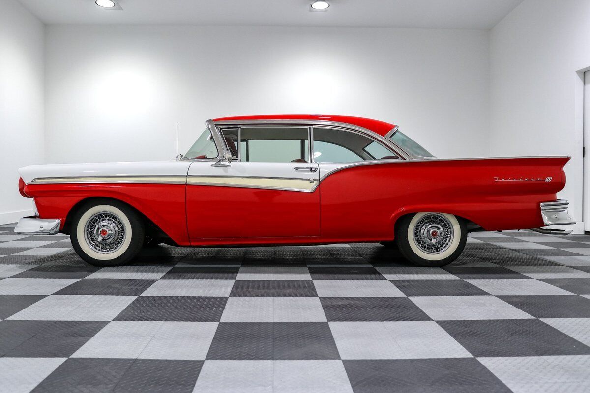 Ford-Fairlane-Coupe-1957-3