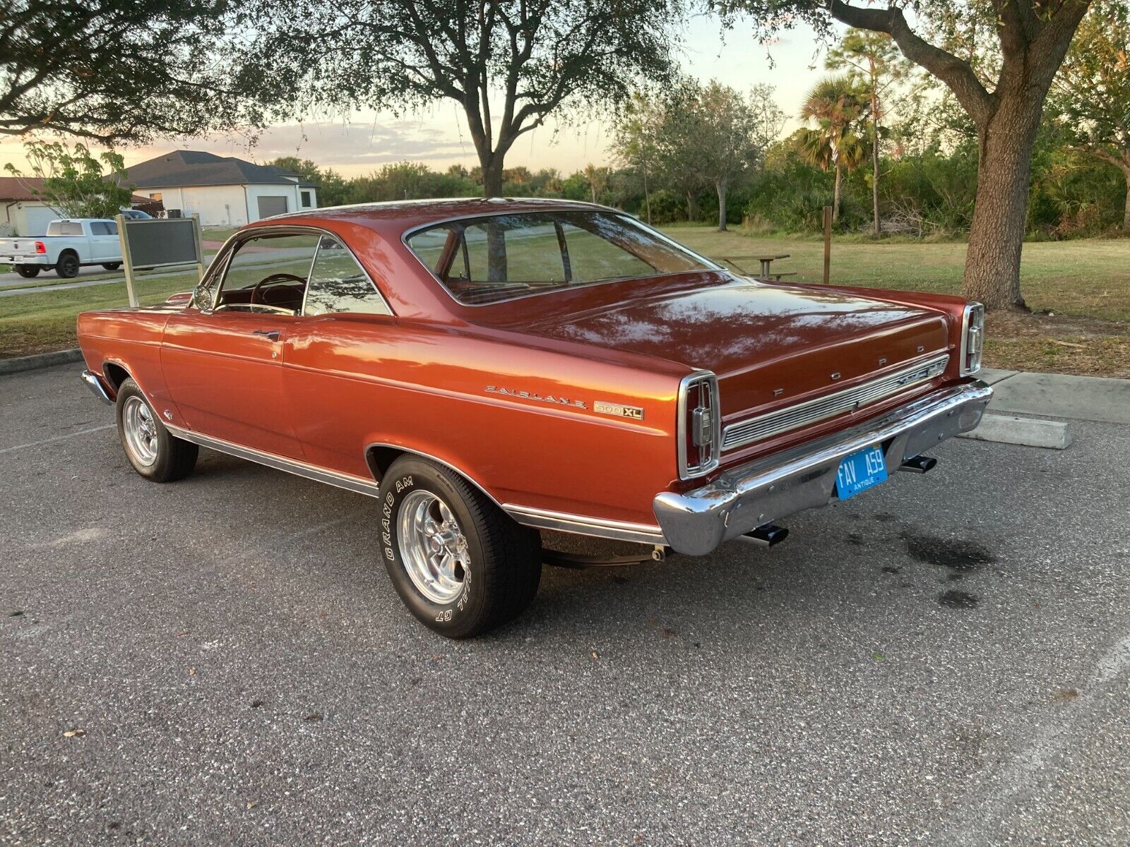 Ford-Fairlane-Coupe-1966-8