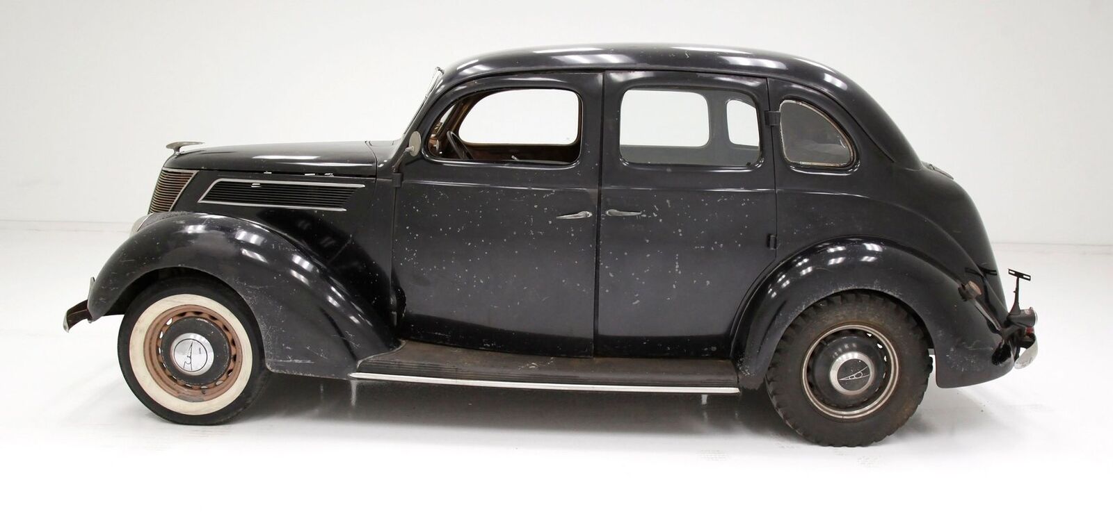 Ford-Fordor-Berline-1937-1