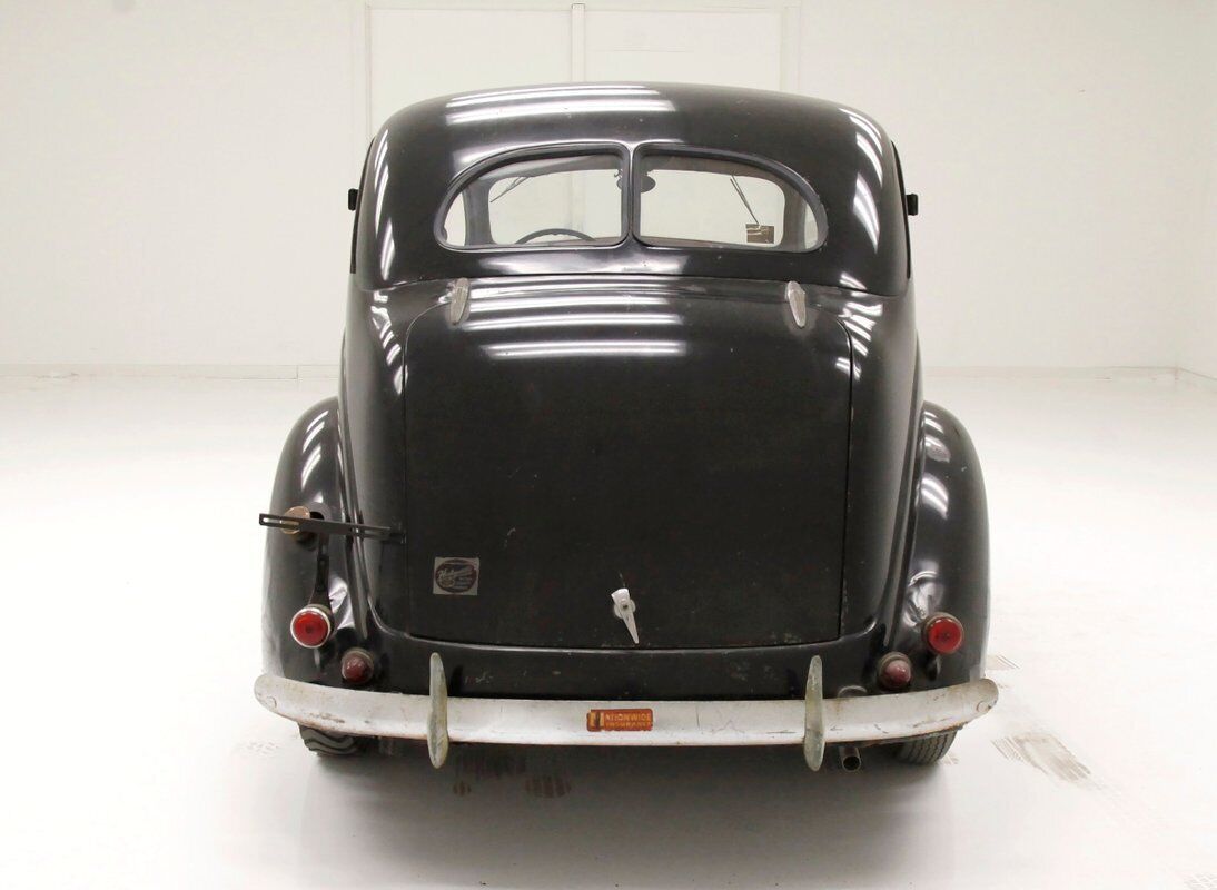 Ford-Fordor-Berline-1937-3