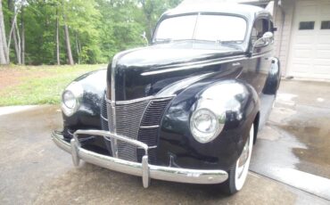 Ford-Four-door-sedan-1940-1