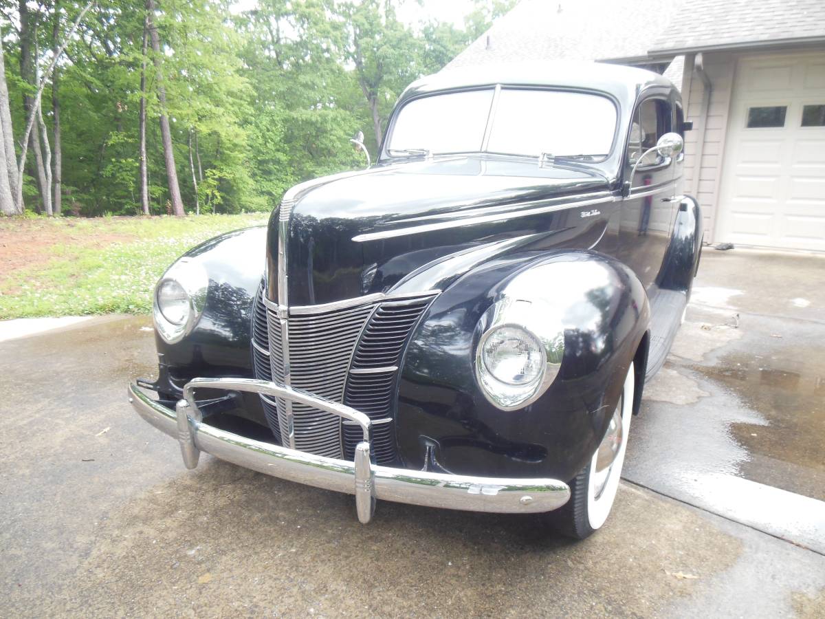 Ford-Four-door-sedan-1940-1