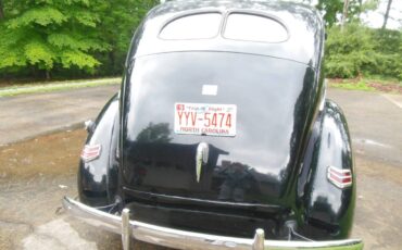 Ford-Four-door-sedan-1940-4