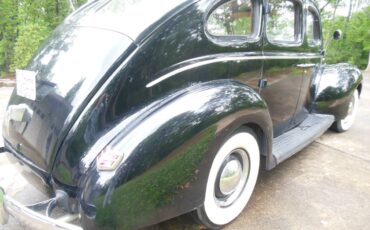 Ford-Four-door-sedan-1940-5