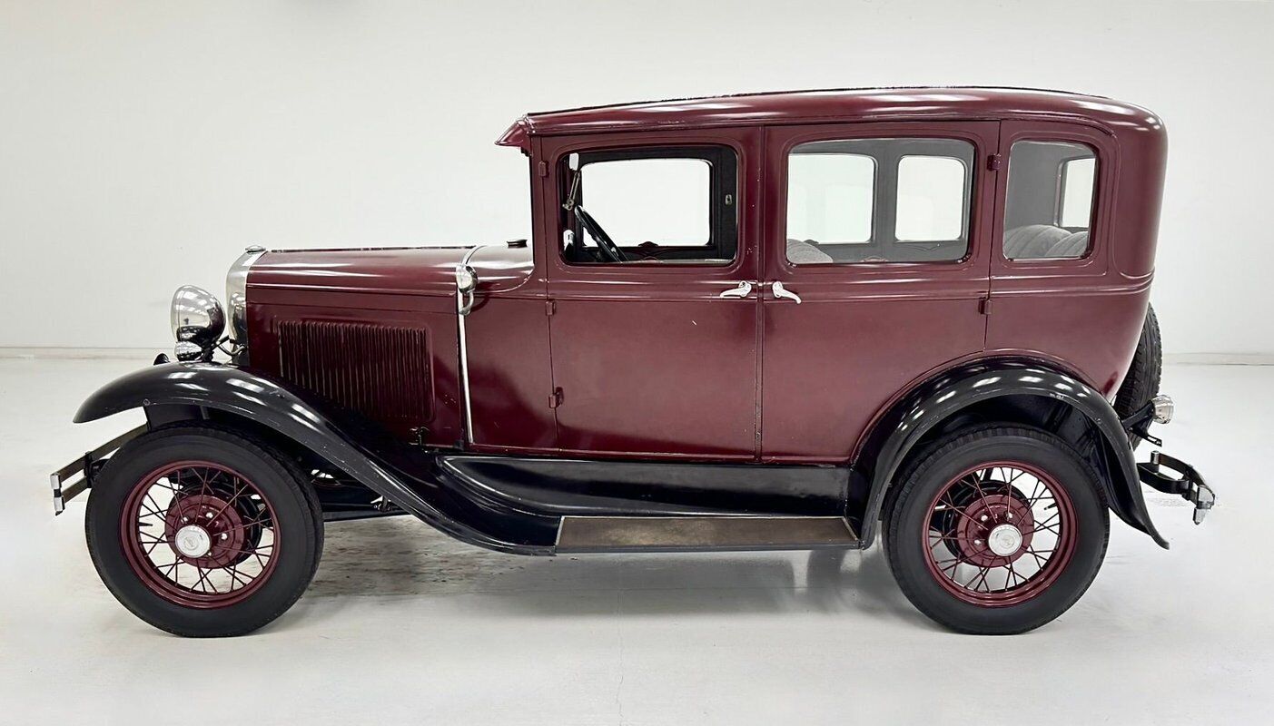 Ford-Model-A-Berline-1930-1