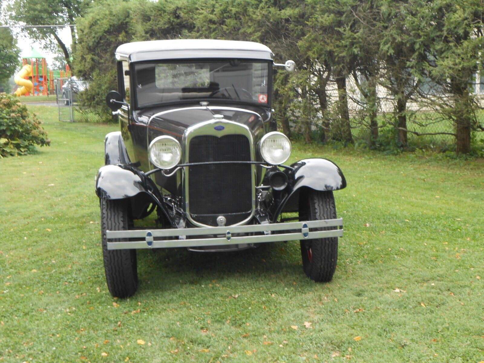 Ford-Model-A-Berline-1930-2