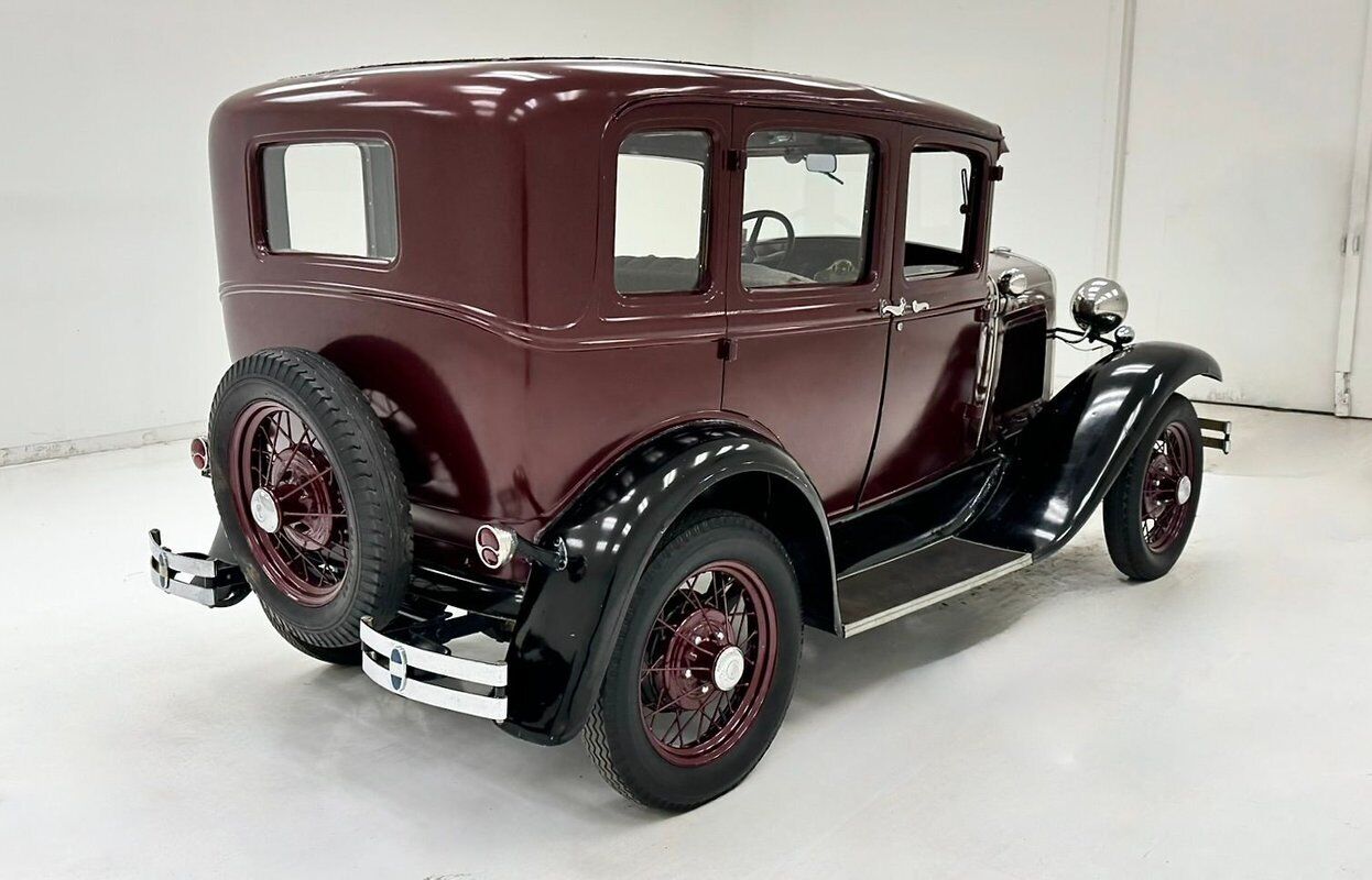 Ford-Model-A-Berline-1930-4