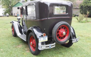 Ford-Model-A-Berline-1930-4