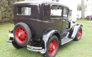 Ford-Model-A-Berline-1930-5