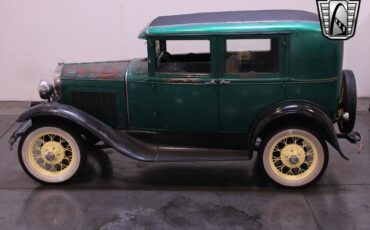 Ford-Model-A-Berline-1930-9