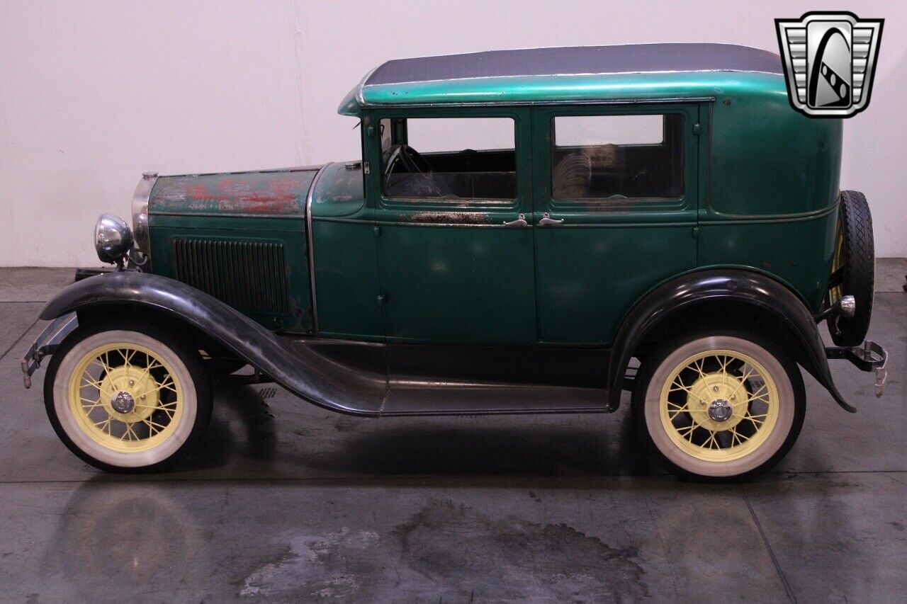 Ford-Model-A-Berline-1930-9