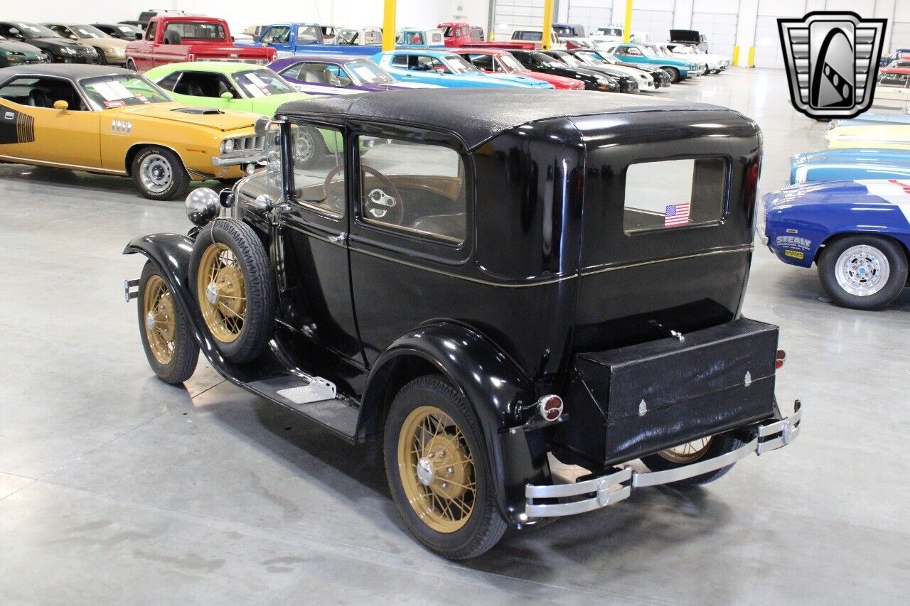 Ford-Model-A-Berline-1931-9