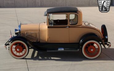 Ford-Model-A-Coupe-1929-8