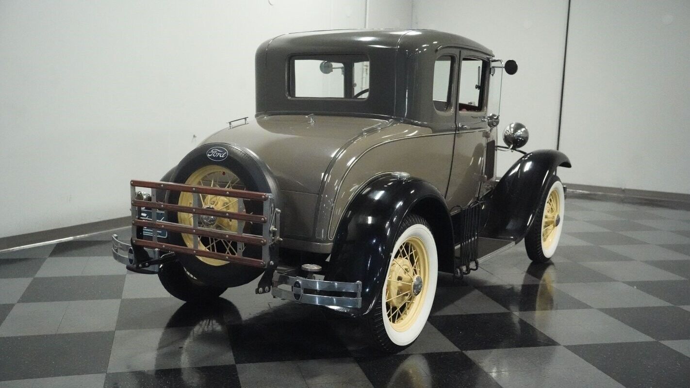 Ford-Model-A-Coupe-1930-10