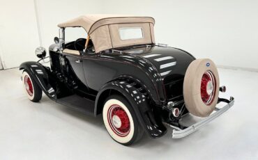 Ford-Model-B-Cabriolet-1932-2