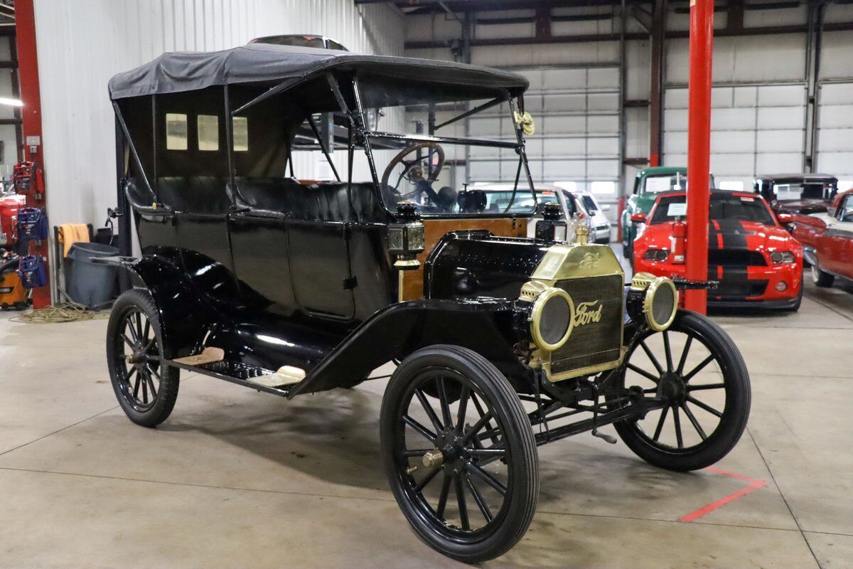 Ford-Model-T-Berline-1913-11