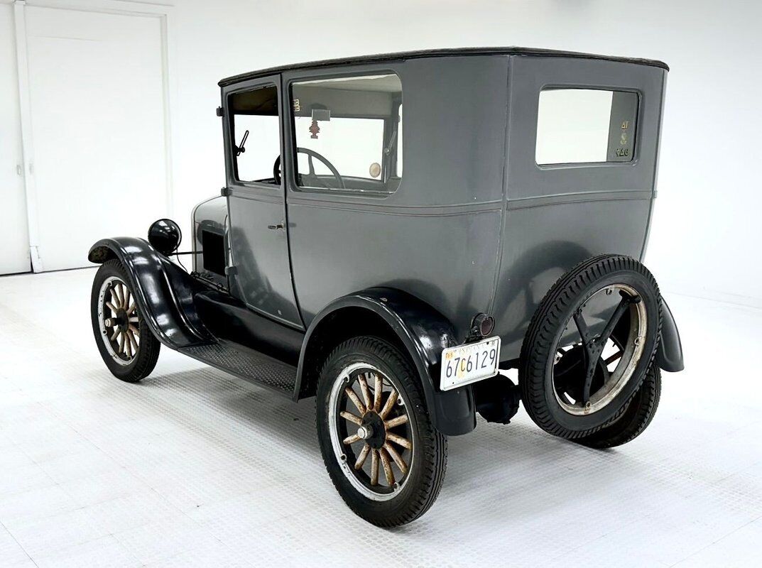 Ford-Model-T-Berline-1927-2