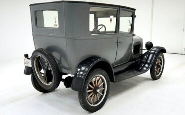 Ford-Model-T-Berline-1927-4