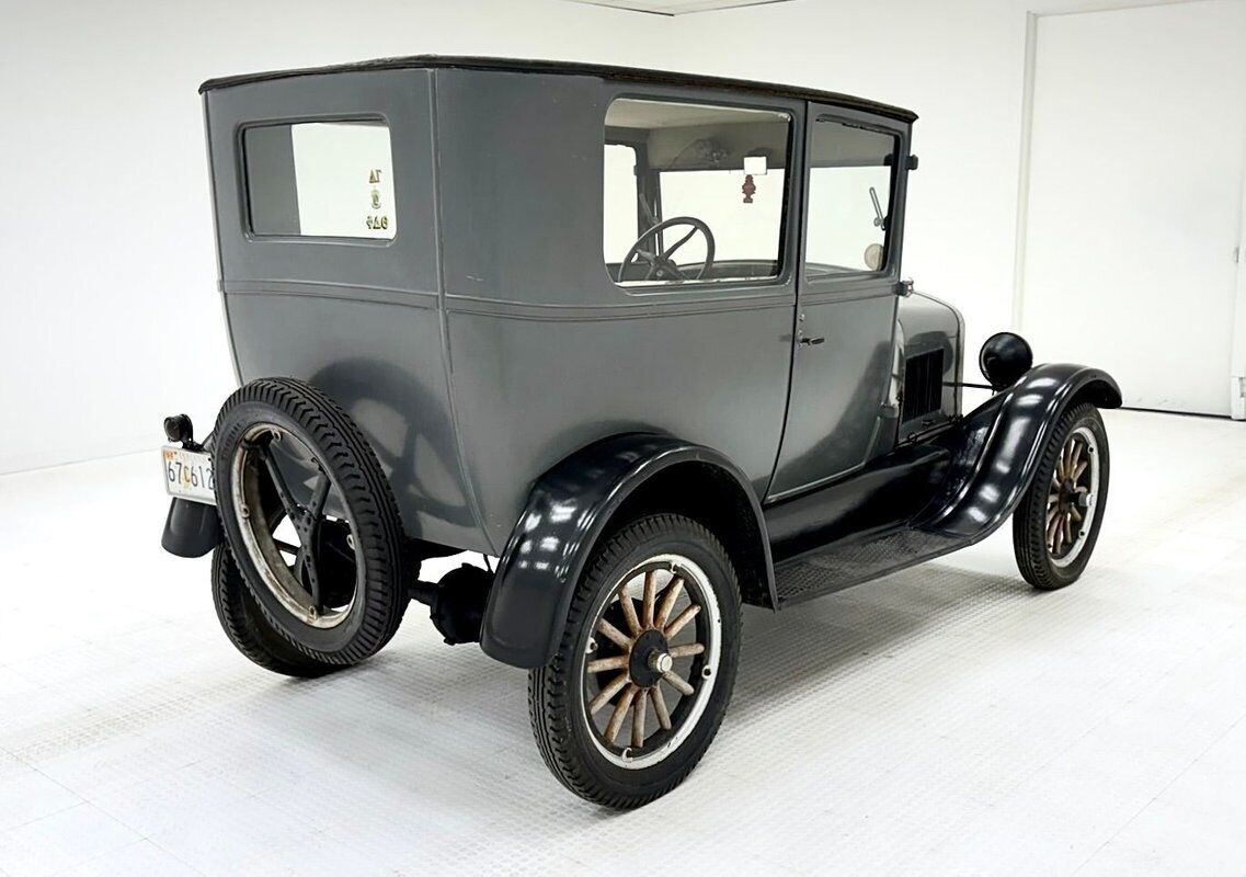 Ford-Model-T-Berline-1927-4