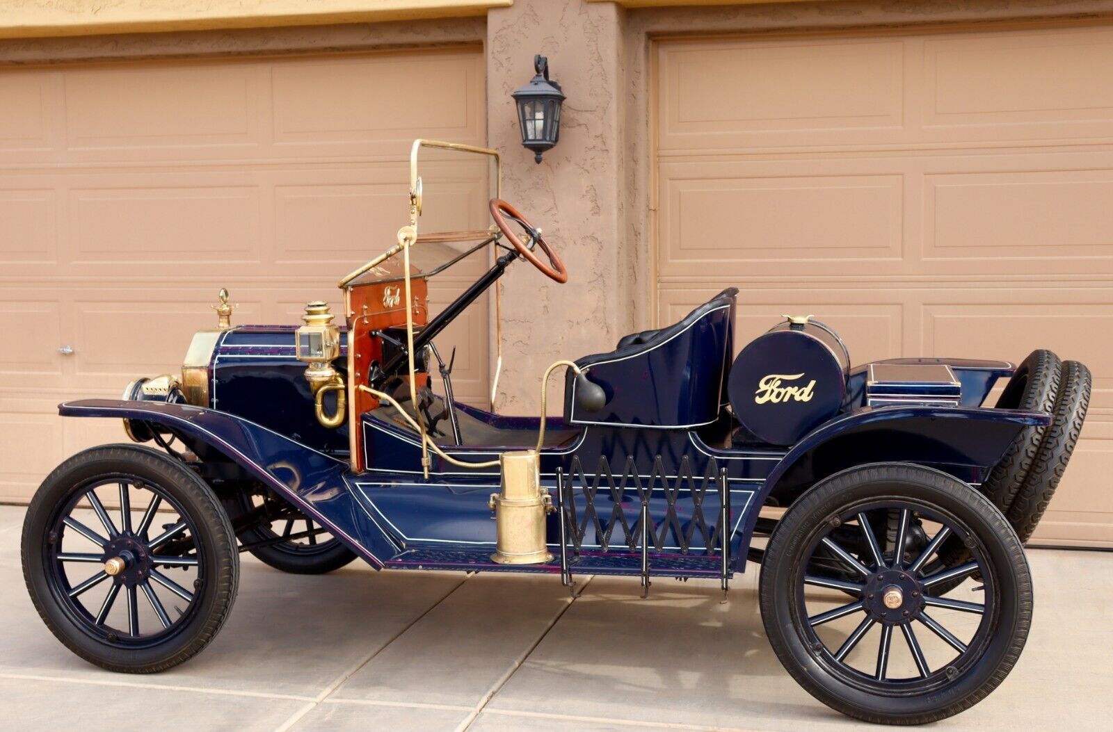 Ford-Model-T-Cabriolet-1914-2