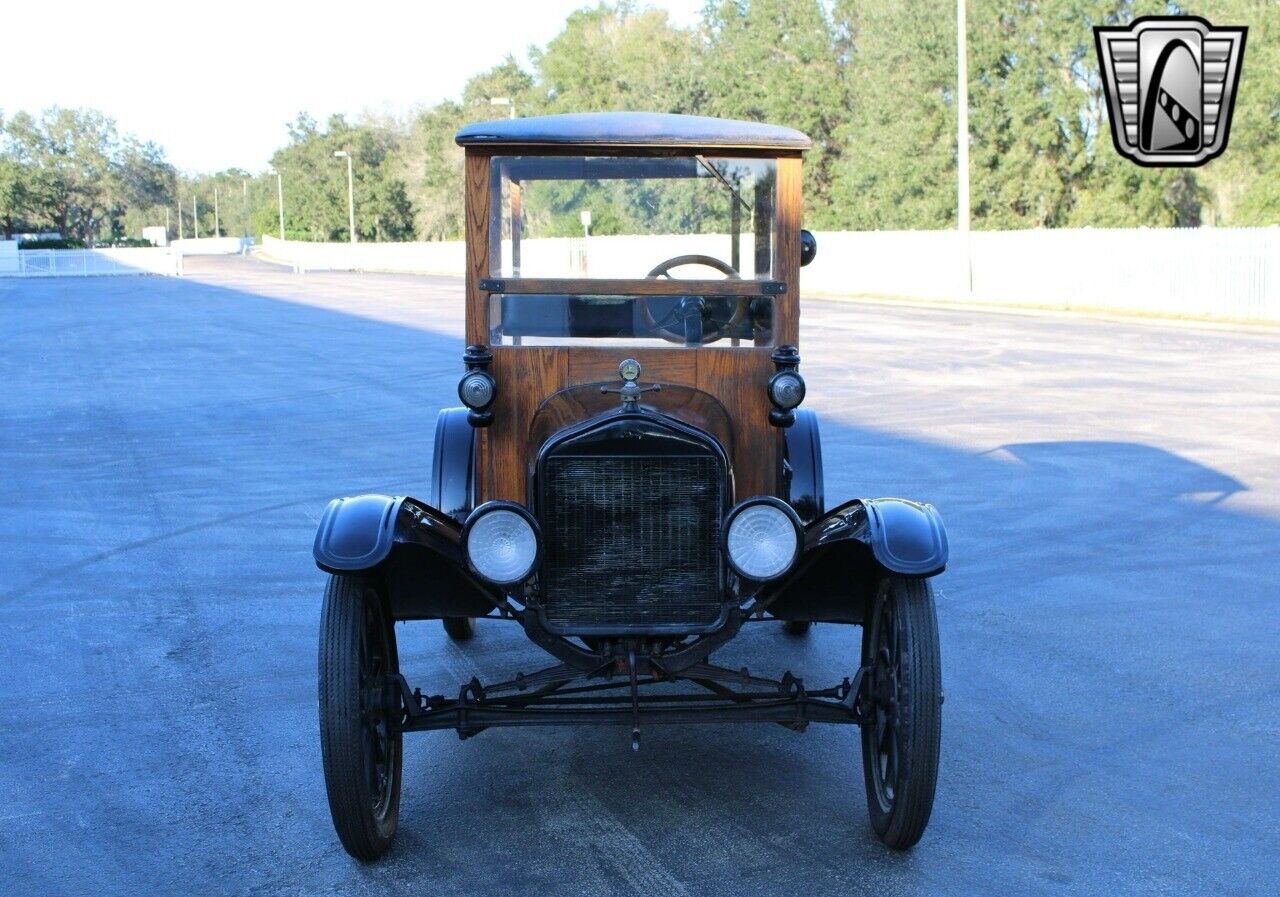 Ford-Model-T-Cabriolet-1917-3