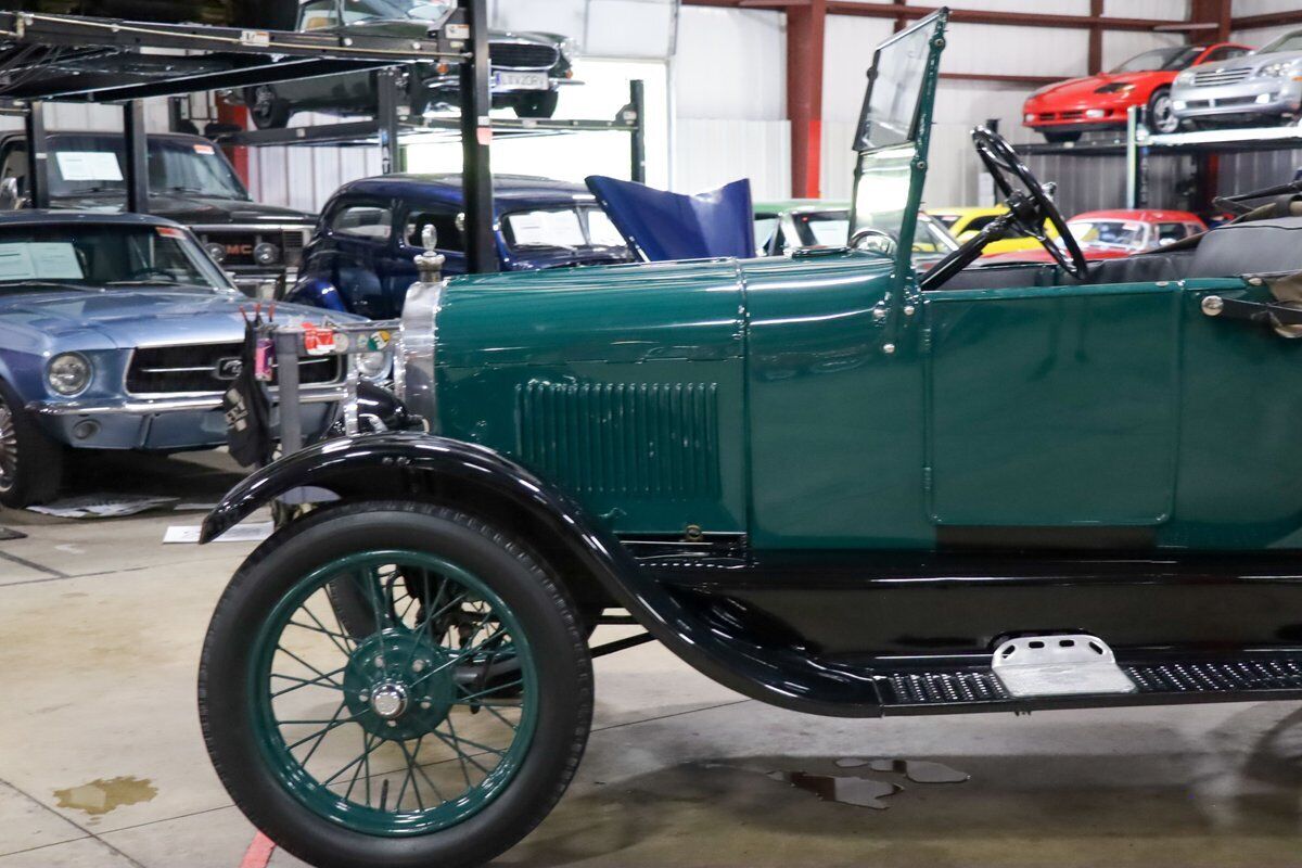 Ford-Model-T-Cabriolet-1926-2