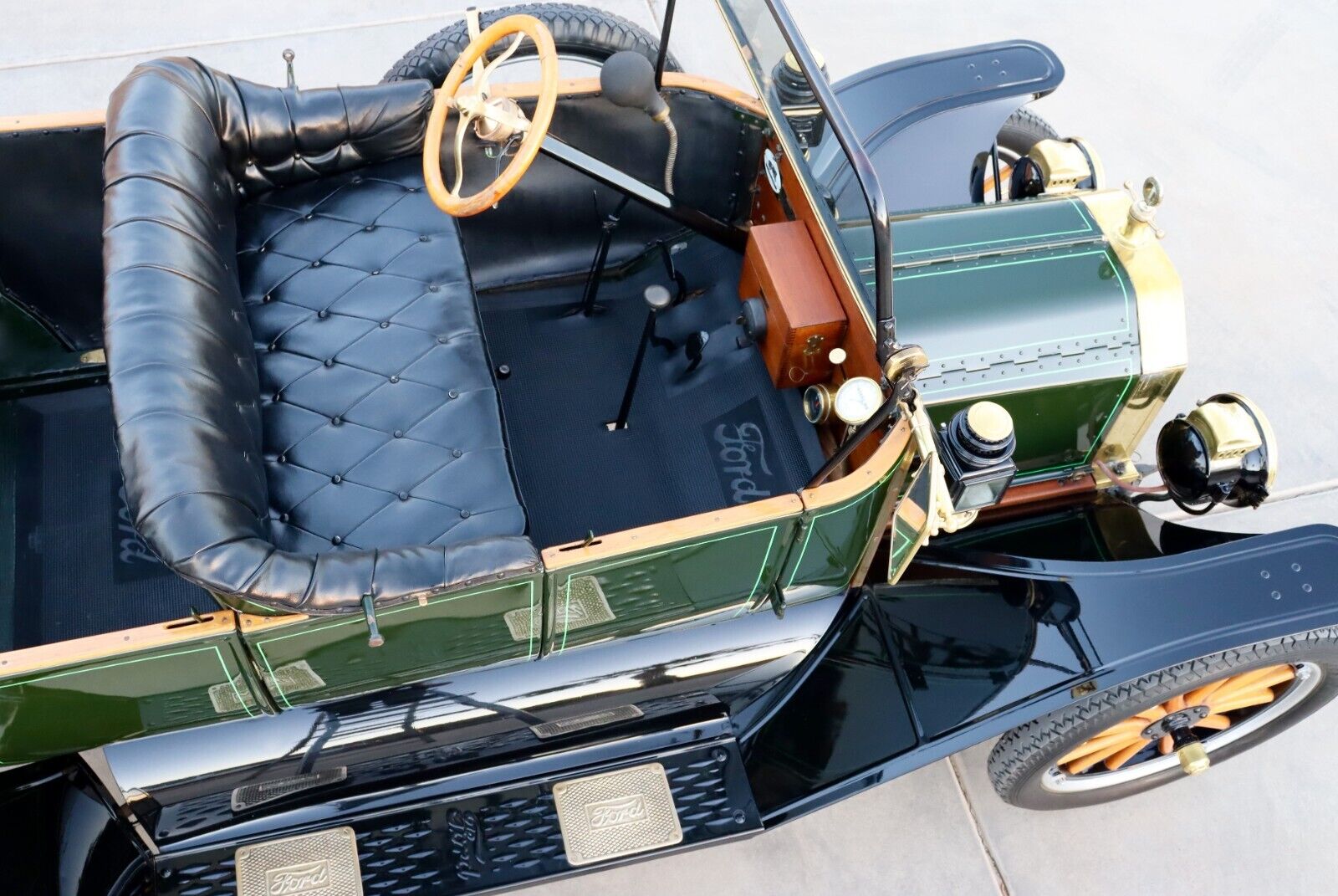 Ford-Model-T-Touring-Cabriolet-1913-11