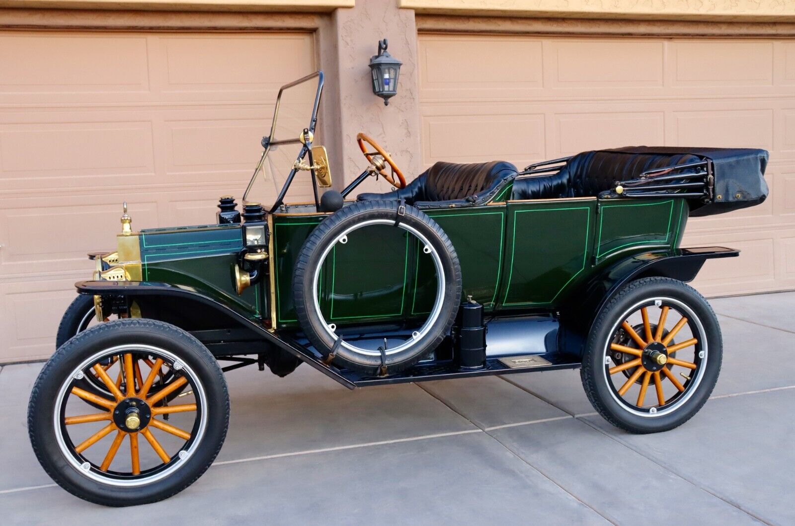 Ford-Model-T-Touring-Cabriolet-1913-17