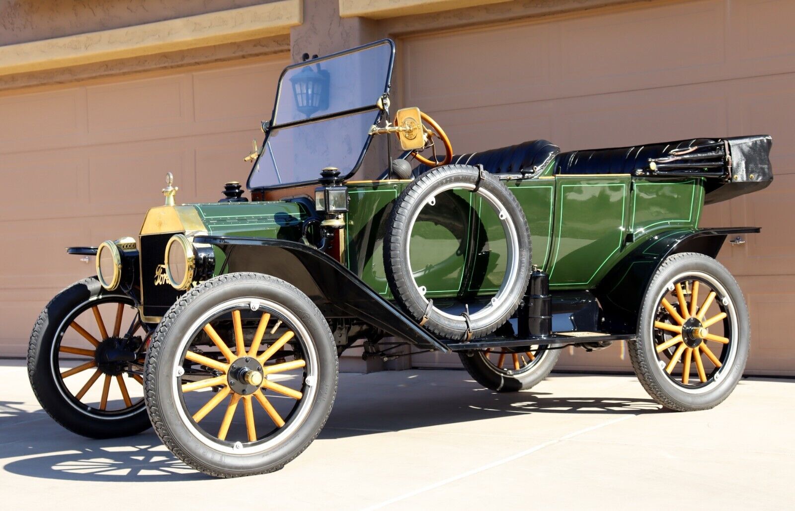 Ford-Model-T-Touring-Cabriolet-1913-26