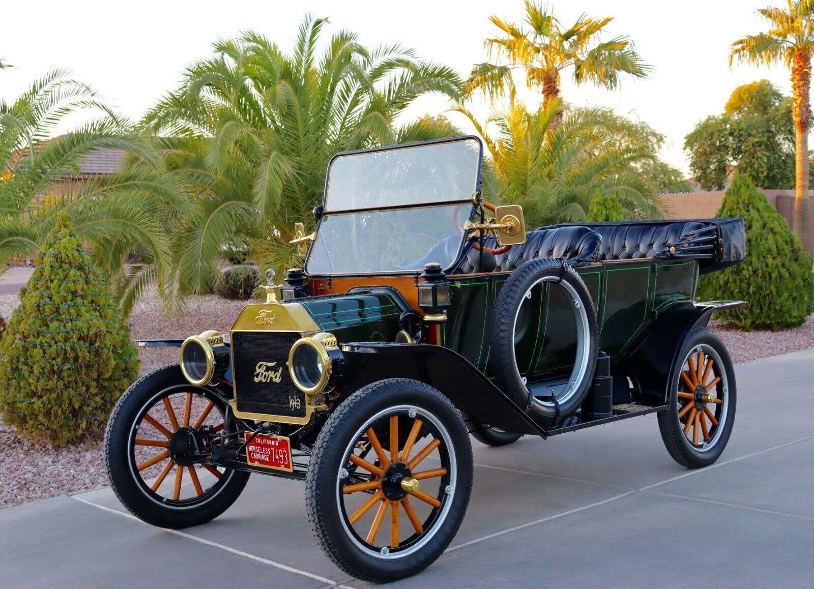 Ford-Model-T-Touring-Cabriolet-1913-33