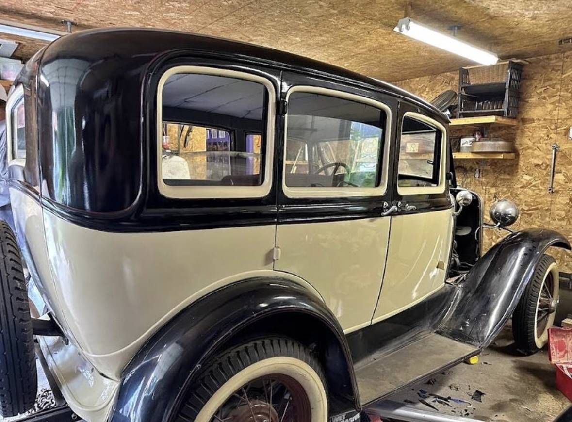 Ford-Model-a-town-sedan-160b-1931-19