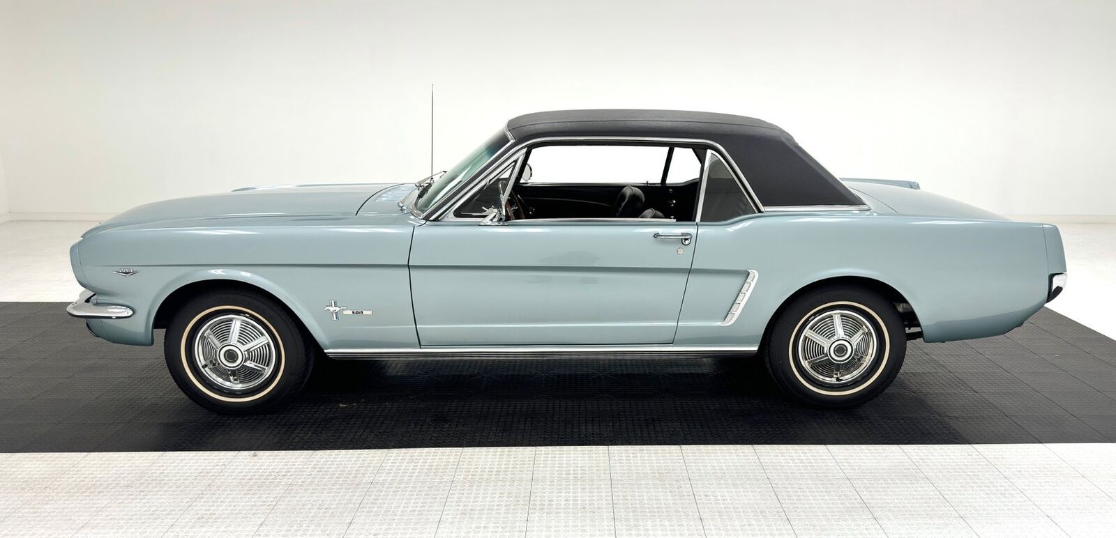 Ford-Mustang-1965-1