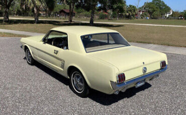 Ford-Mustang-1966-3