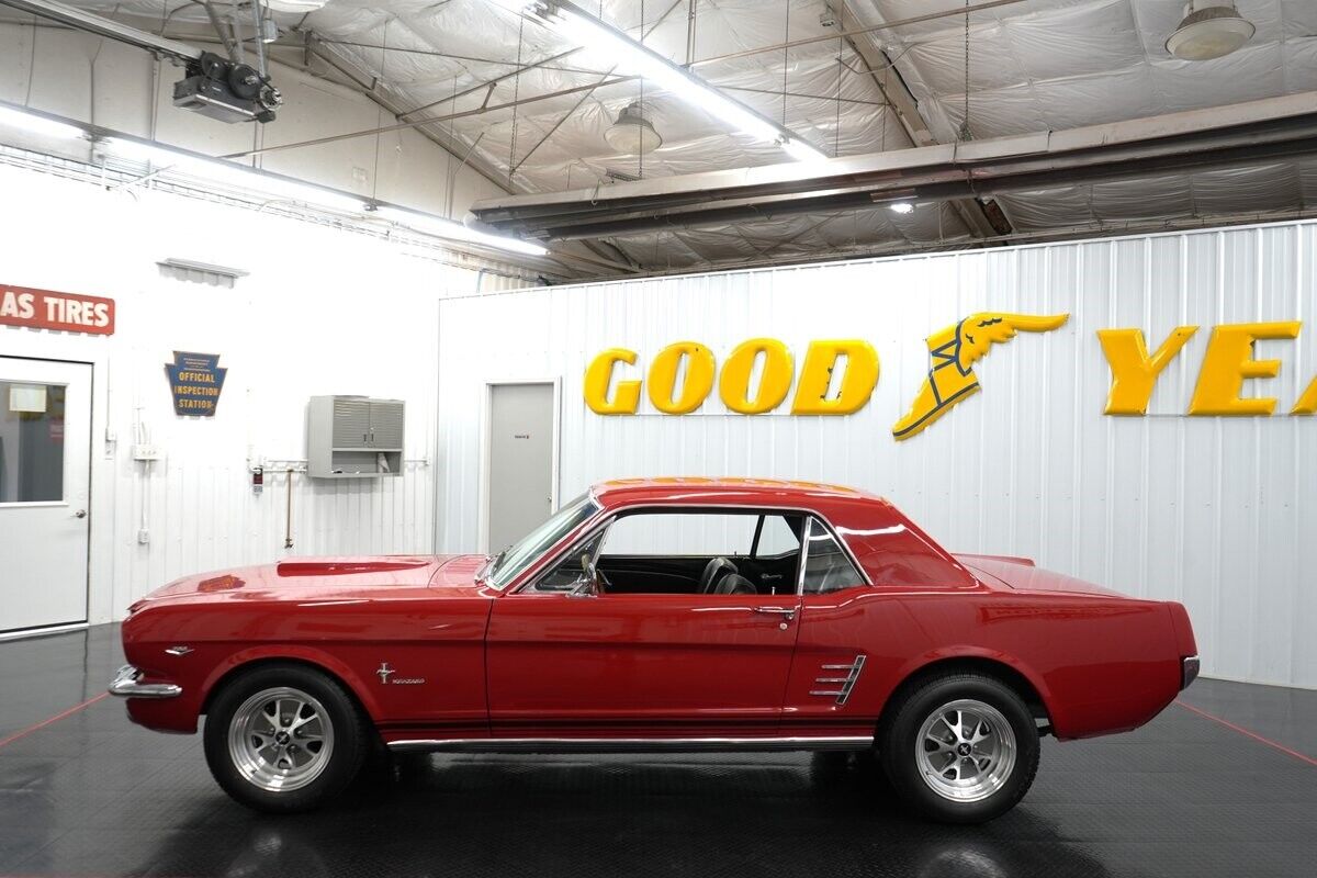 Ford-Mustang-1966-4