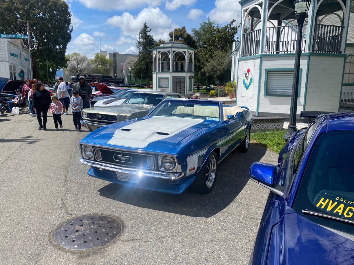 Ford-Mustang-1973-1