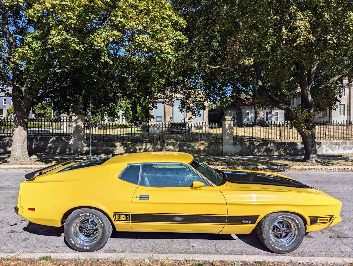 Ford-Mustang-1973-2