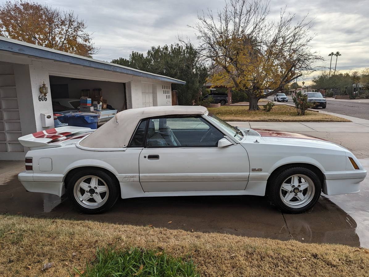 Ford-Mustang-1985-1