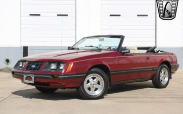 Ford-Mustang-Cabriolet-1983-2