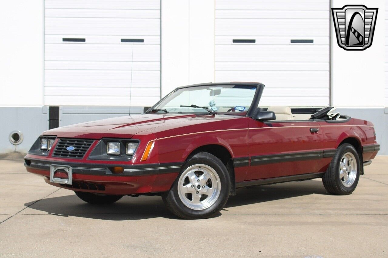 Ford-Mustang-Cabriolet-1983-2