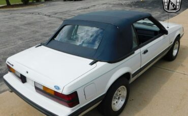 Ford-Mustang-Cabriolet-1984-4