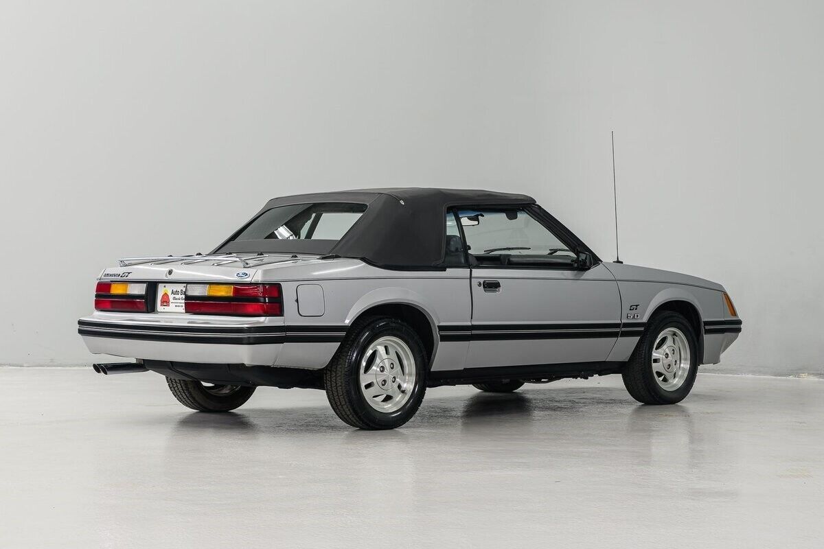 Ford-Mustang-Cabriolet-1984-6