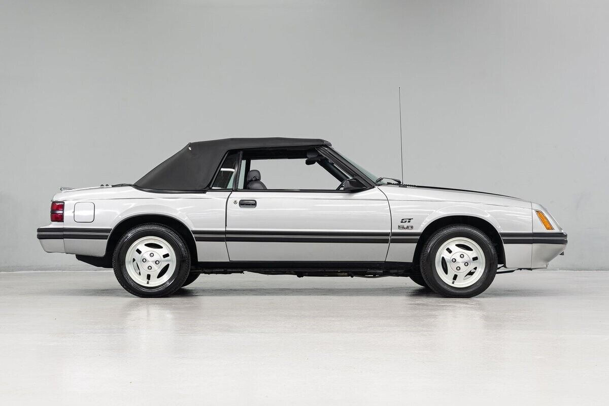 Ford-Mustang-Cabriolet-1984-7